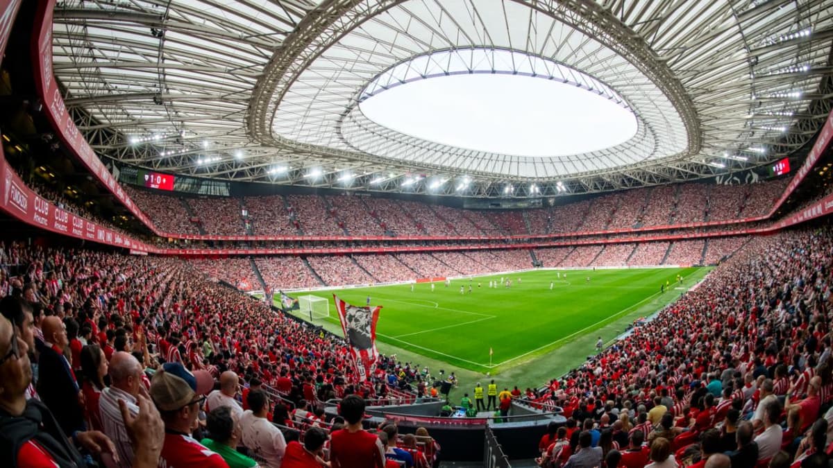 Unai Simón y Guruzeta reconcilian a San Mamés