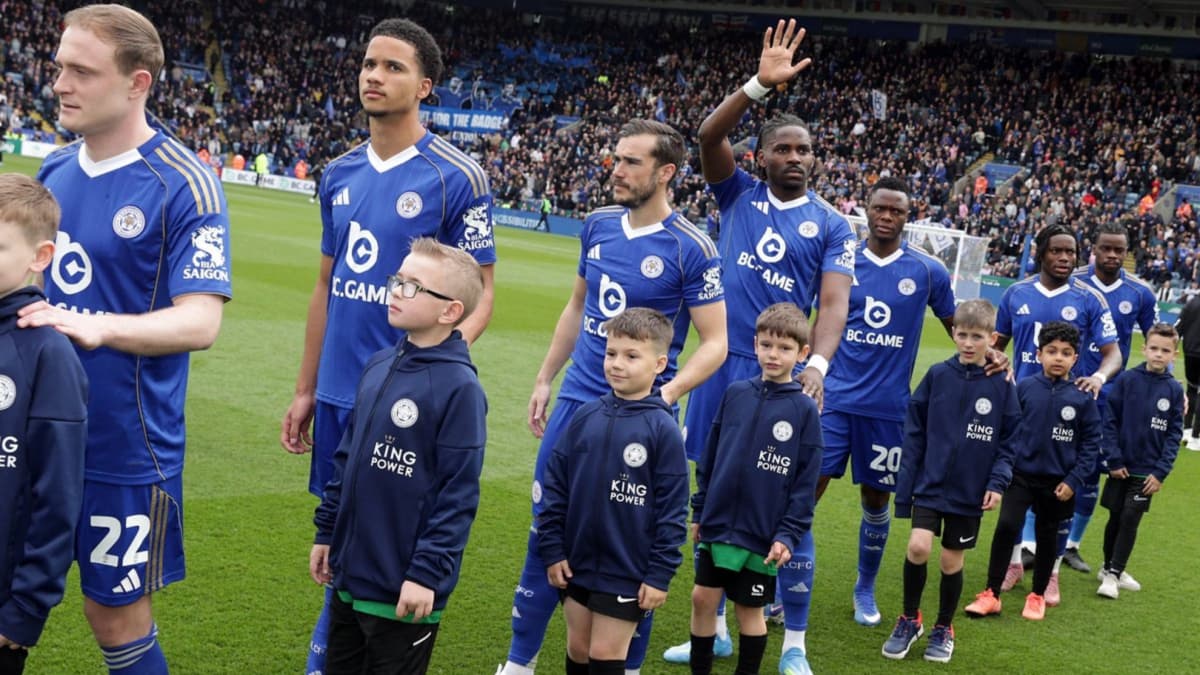 El Leicester confirma su descenso a los infiernos una década después de obrar el milagro