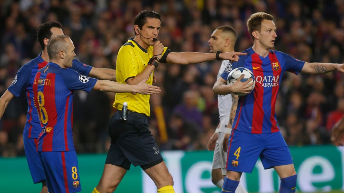 Se retira Aytekin, el árbitro de la polémica remontada del Barcelona al PSG