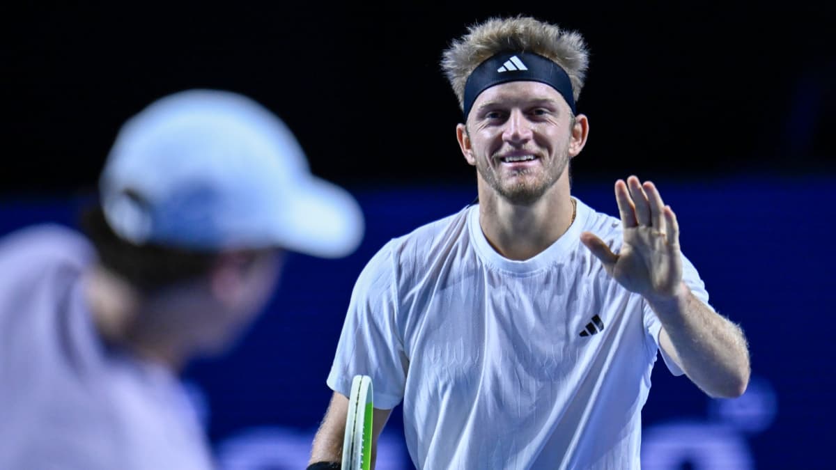 Davidovich se rinde a Jódar: "Le corre la bola, si hace las cosas bien se puede meter muy arriba"