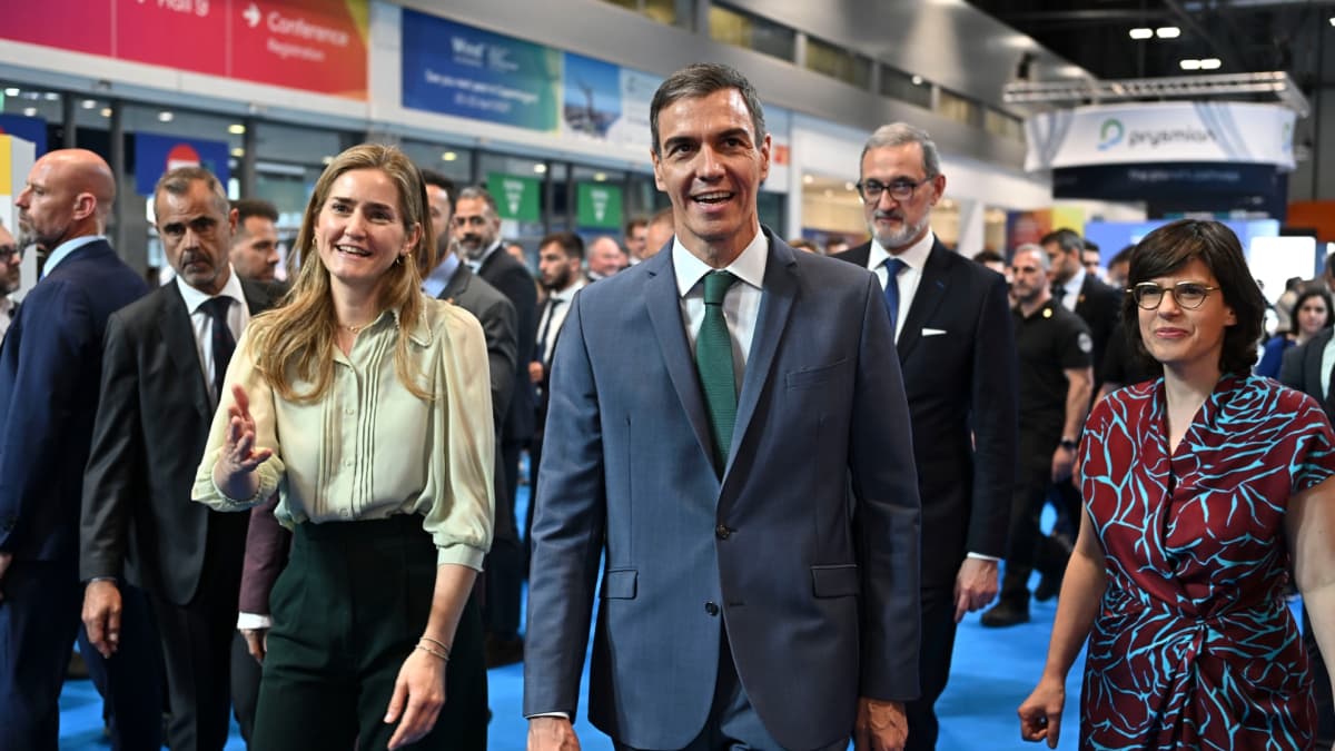 Pedro Sánchez quiere que la 'IA' esté en manos de 'los pueblos' y no en la de 'unos pocos'