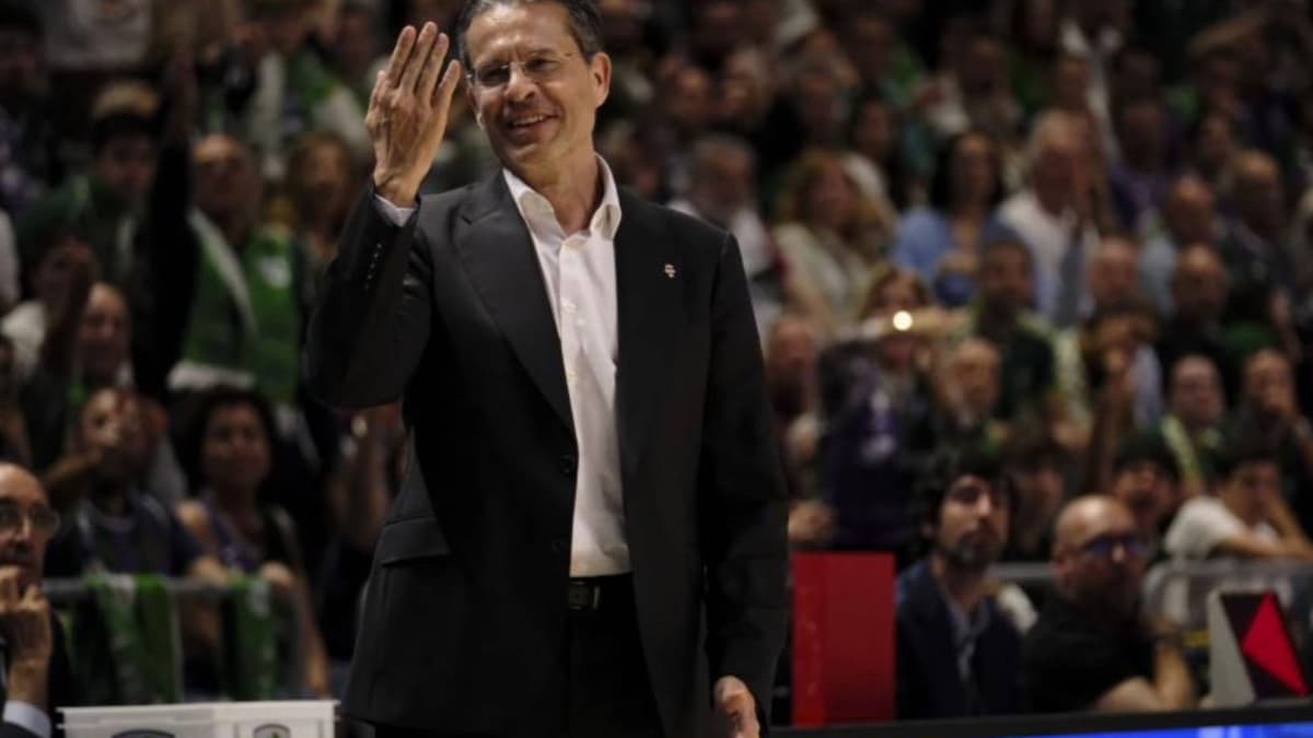 De la confrontación al halago: el dueño del Hapoel felicita a Pedro Martínez, entrenador del Valencia