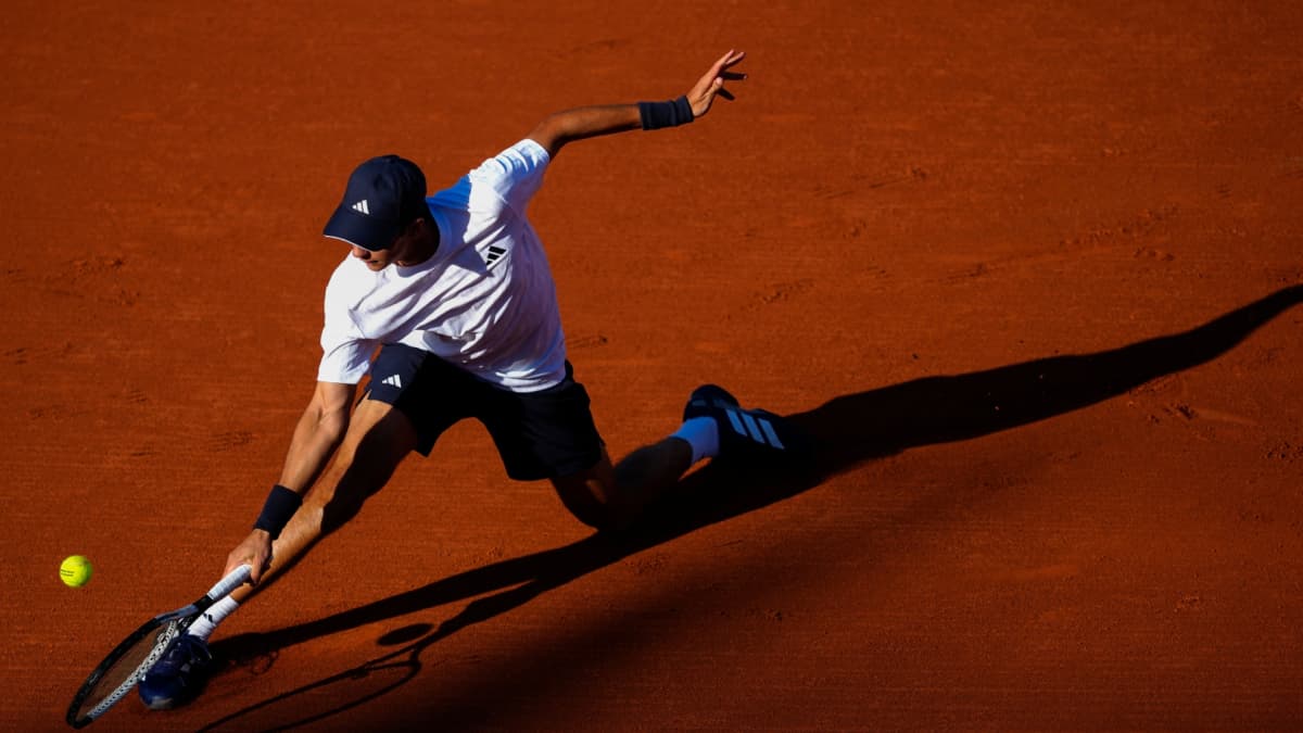 Jódar remonta a De Jong y es profeta en su tierra