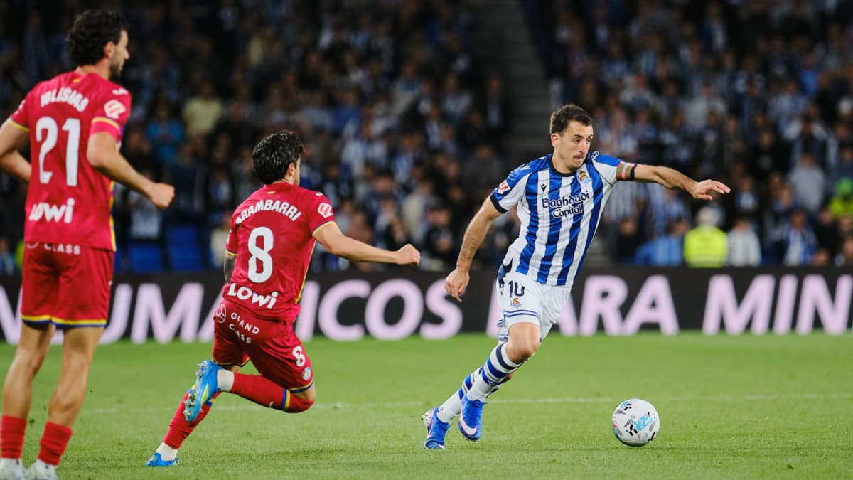 ... Y Oyarzabal va al vestuario del Getafe a pedir explicaciones a Juan Iglesias por sus acusaciones