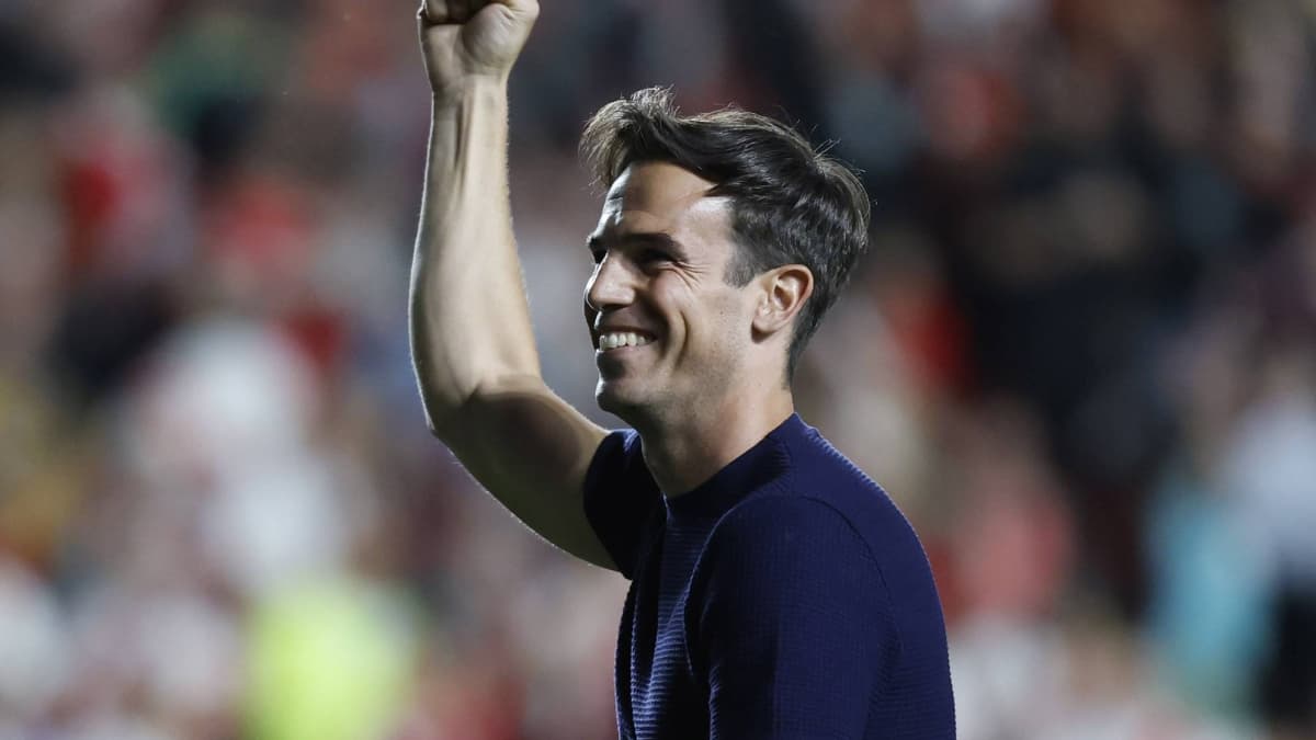 Iñigo Pérez descifra el cántico de "¡Pu** Rayo!" de la afición de Vallecas a su Rayo