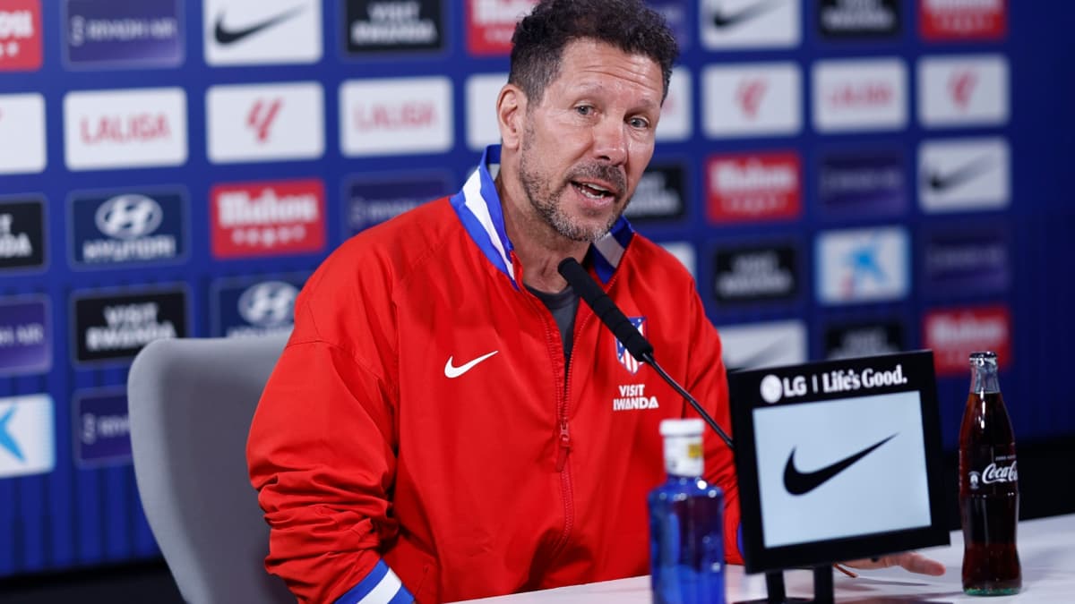 Simeone: "Lookman todavía no está, menos mal que lo sacamos en la final"