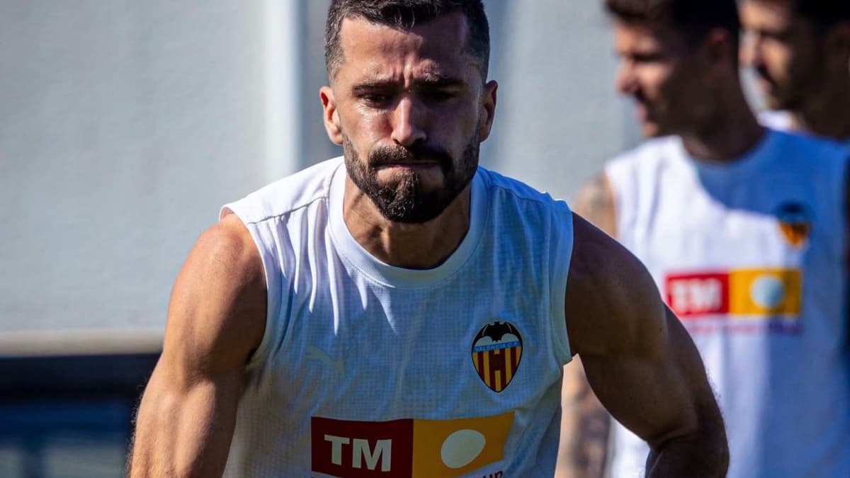 La RFEF 'pasa' del Valencia: repite el árbitro VAR que 'obvió' el pisotón sobre Gayà