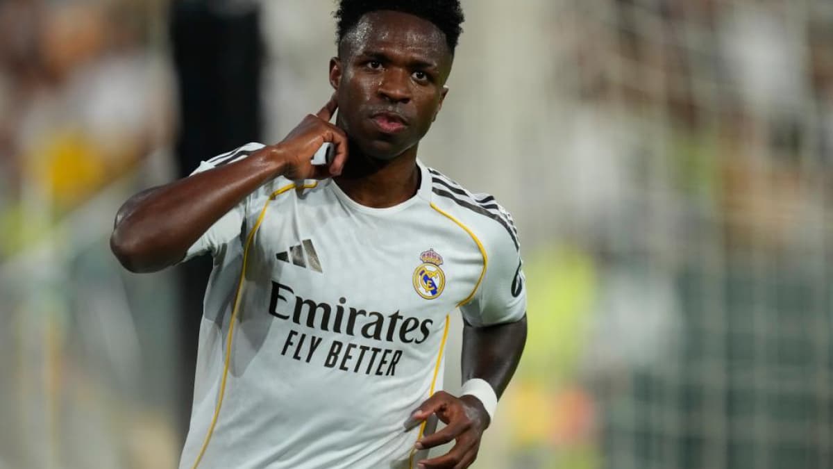 Doble mensaje de Vinicius tras su gol en el Benito Villamarín