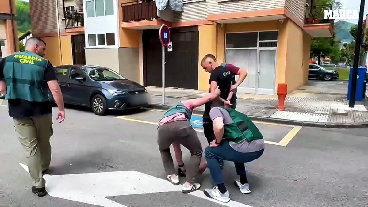 Detenido un seguidor de la Real relacionado con el acoso en carretera a una furgoneta del Atlético