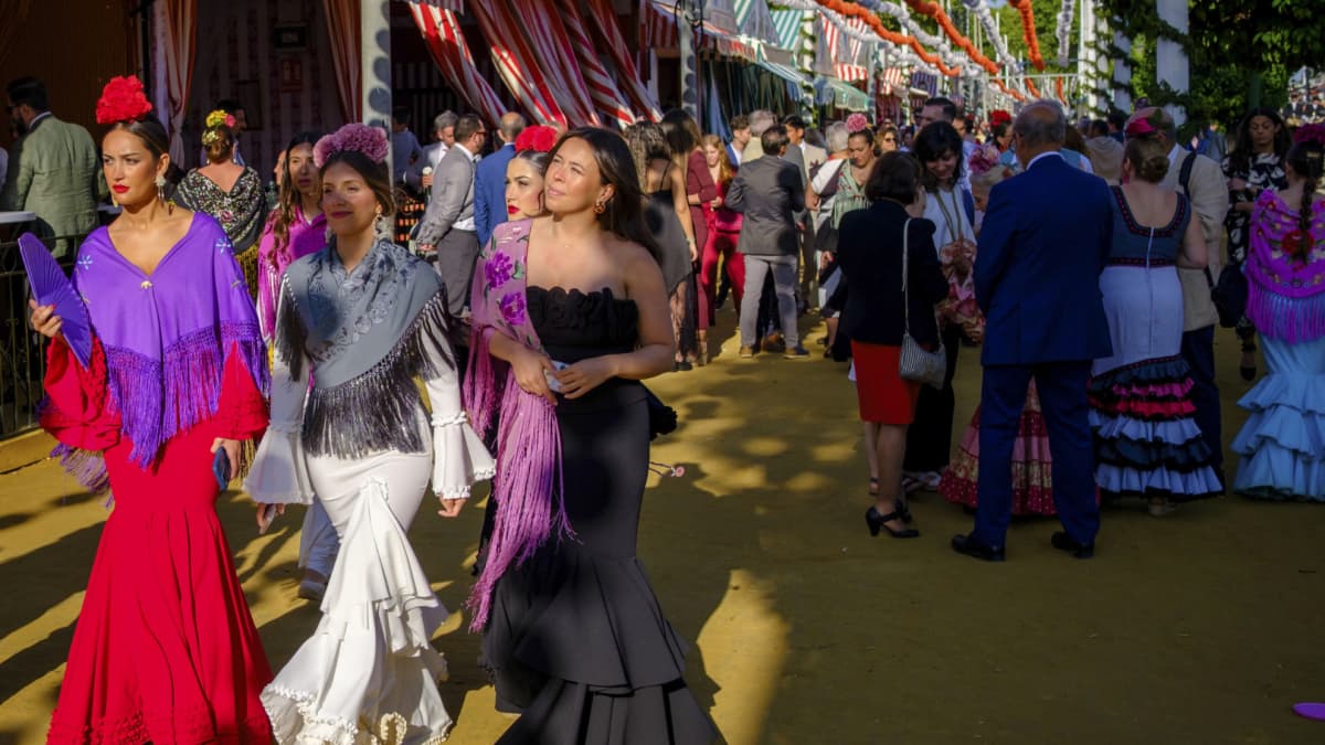 Estallan ante la propuesta de que las casetas de la Feria de Sevilla sean pĂșblicas