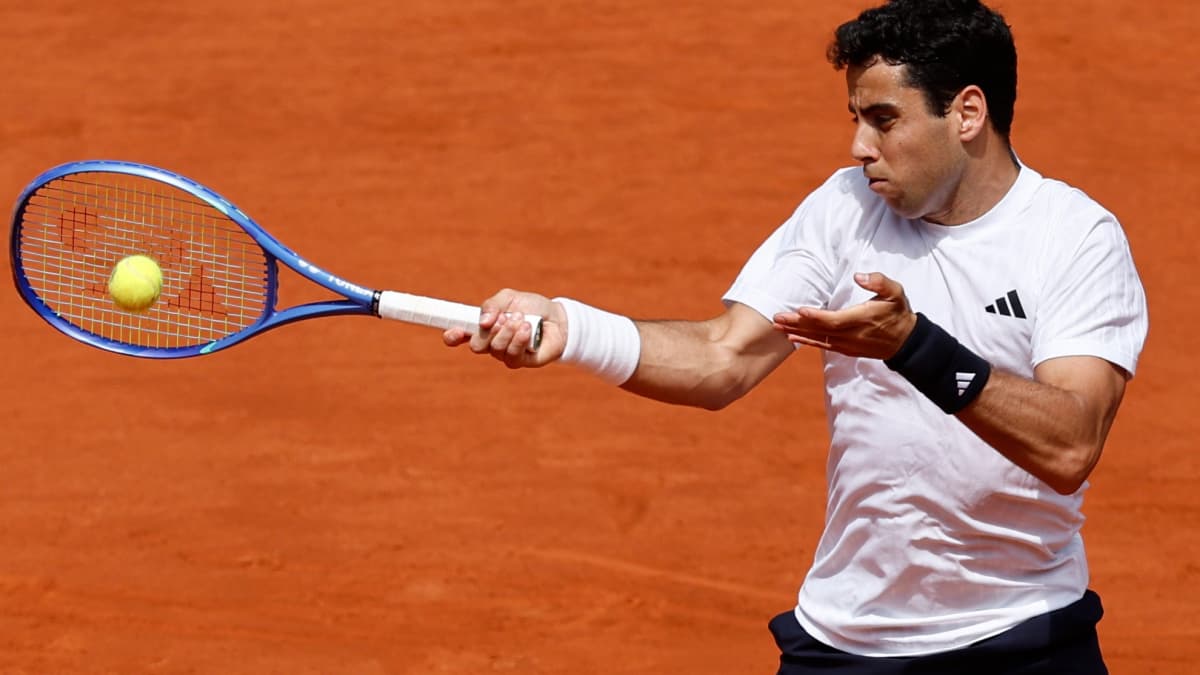 El campeón Ruud empieza la defensa de la corona cediendo un juego ante Munar