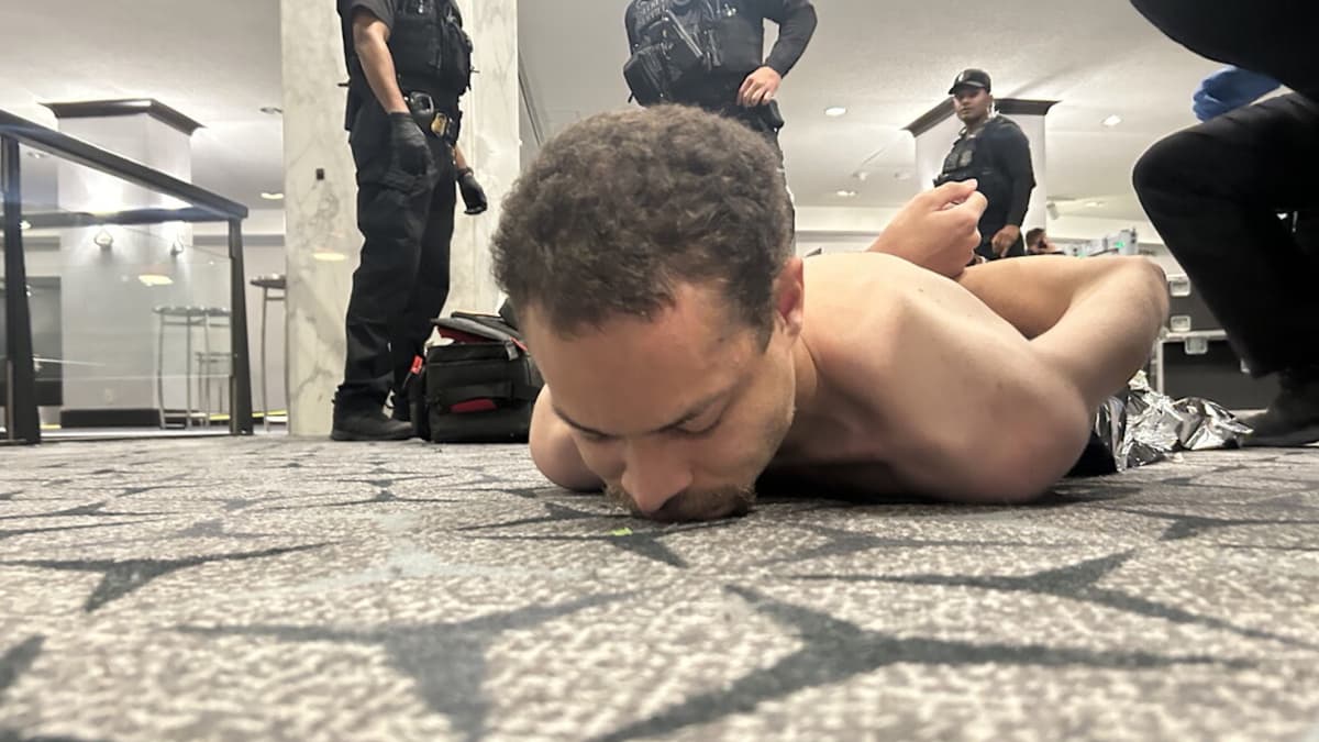 El tirador que querĂa matar a Trump: Cole Tomas Allen, 31 años, armado con escopeta, pistola y cuchillos