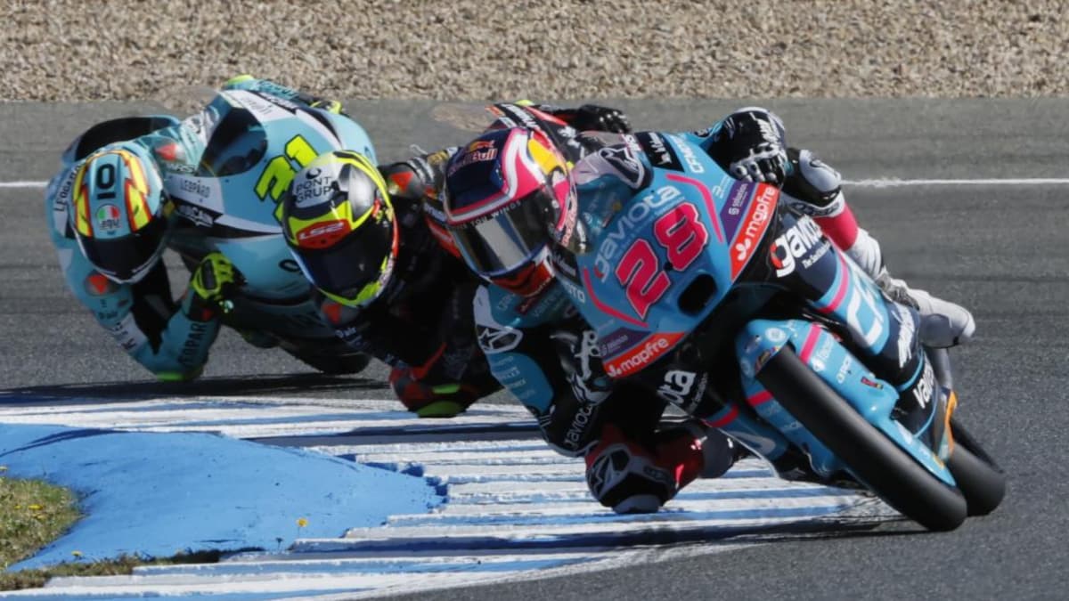 Quiles se fuga a tiempo para ganar en Moto3 en Jerez
