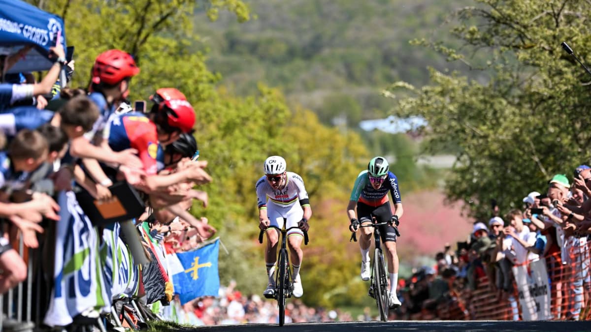 Lieja, a sus pies: Pogacar doblega a Seixas en el duelo generacional