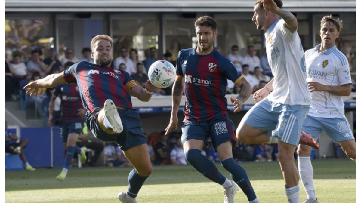 El Huesca deja K.O al Zaragoza en un derbi que acaba con una vergonzosa batalla campal