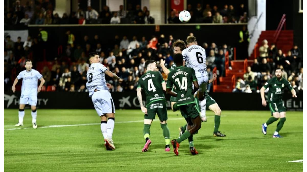 El VAR anula al líder