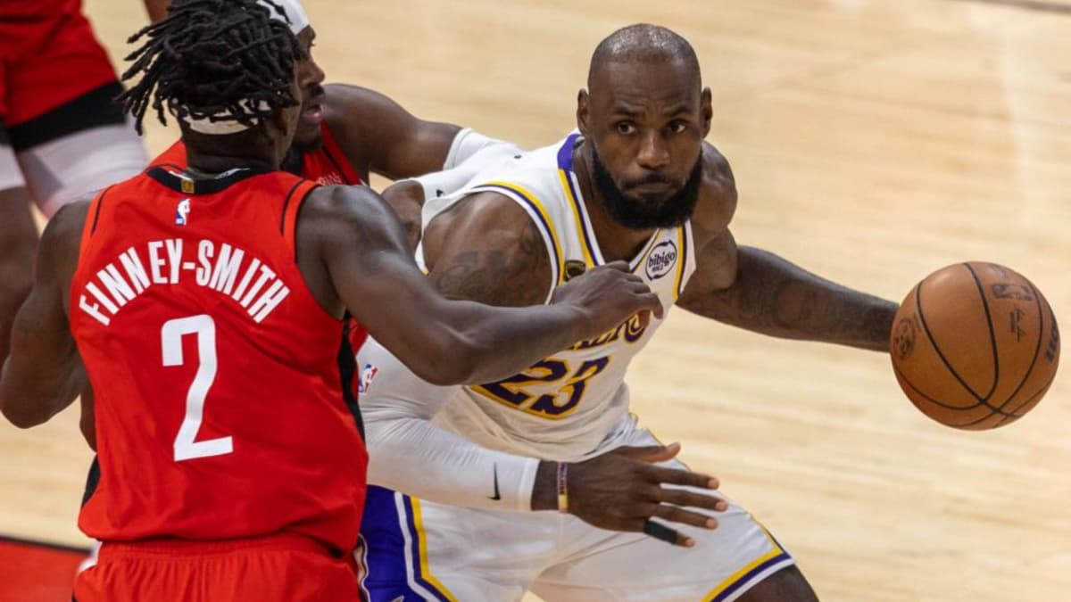 Los Lakers perdonan el primer 'match ball' en una noche aciaga de LeBron