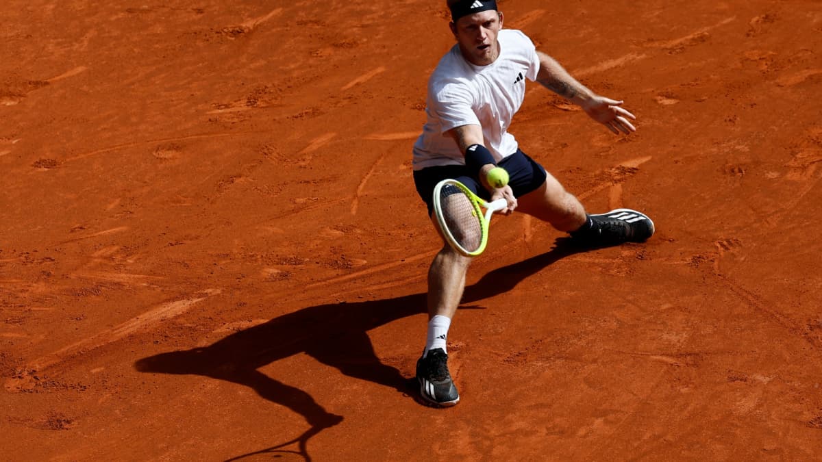 El campeĂłn Ruud levita en Madrid y elimina a Davidovich