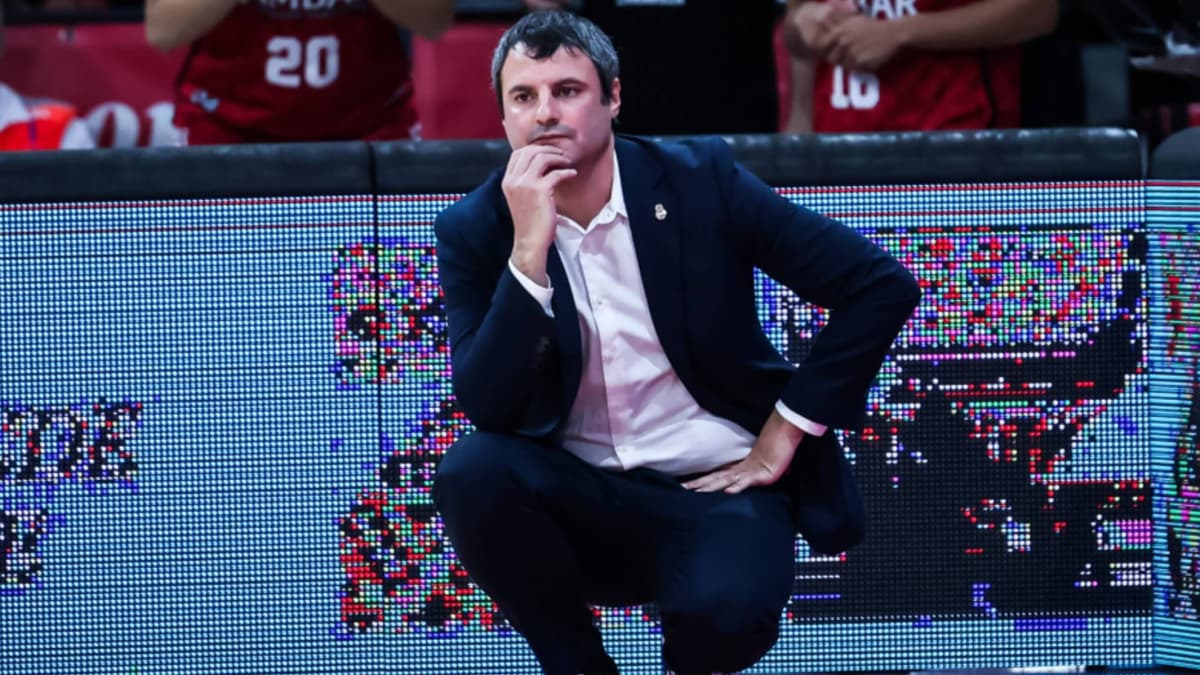 El entrenador del líder de la Liga Femenina coge el permiso de paternidad antes de los playoffs