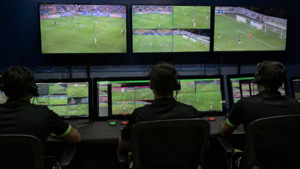 El VAR que viene va a más: en el Mundial ya será más intervencionista