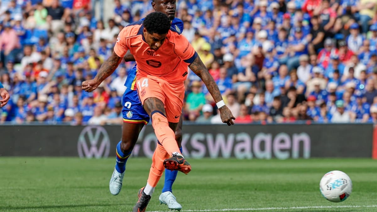 Rashford aprieta a Flick