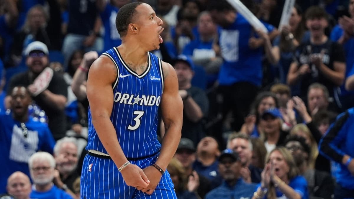 Los Magic dejan a los Pistons al borde del abismo