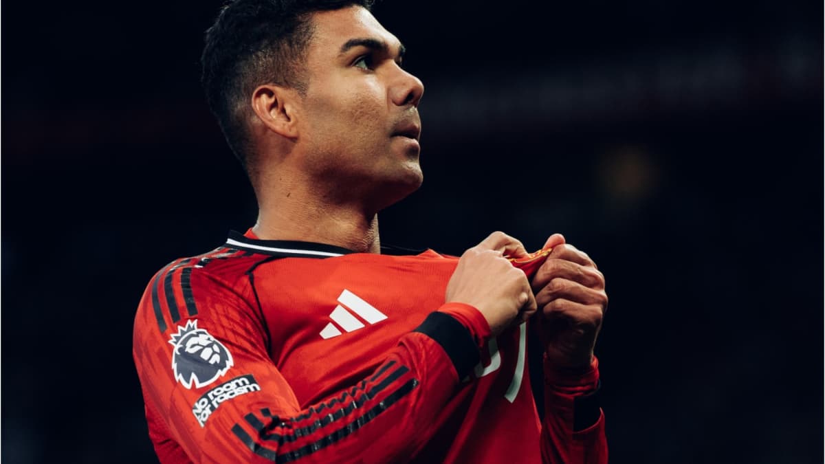 Old Trafford se rinde a Casemiro: "¡Un año más, un año más!