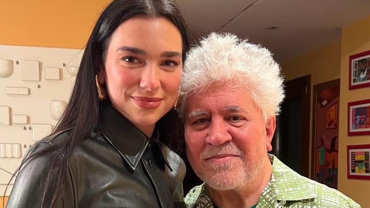 Almodóvar, sobre Dua Lipa: "Es todo lo contrario a una modelo, guapa, alta, pero además lee"