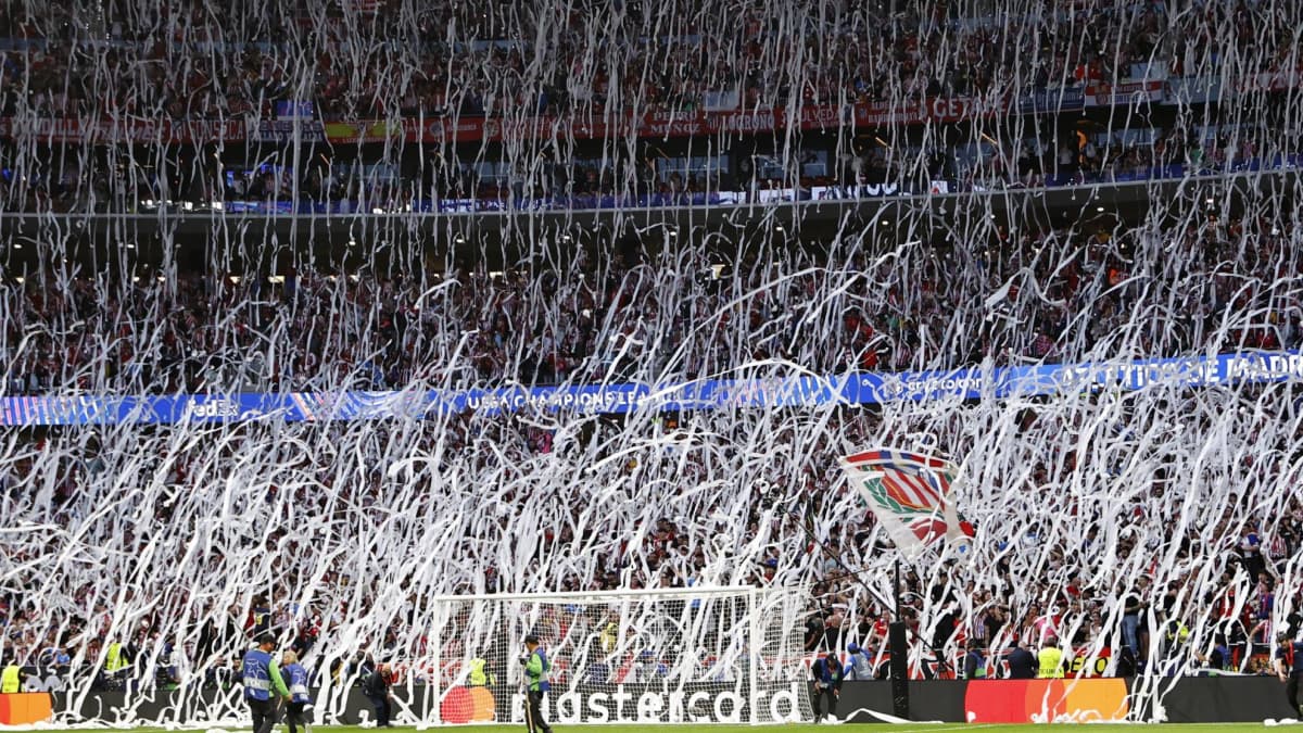 El Atlético resucita el recibimiento a la argentina del papel higiénico que ahora han prohibido