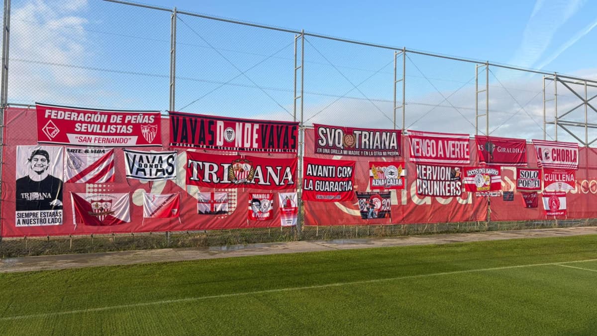 Las peñas del Sevilla llenan la ciudad deportiva de banderas y pancartas
