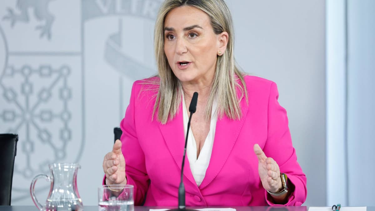 Milagros Tolón: "Lo más difícil del Ministerio es el fútbol... demasiado hombre"