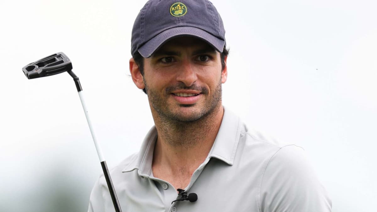 Carlos Sainz se reencuentra con el golf tras recibir... "unas palizas tremendas de mi padre, con 63 años"