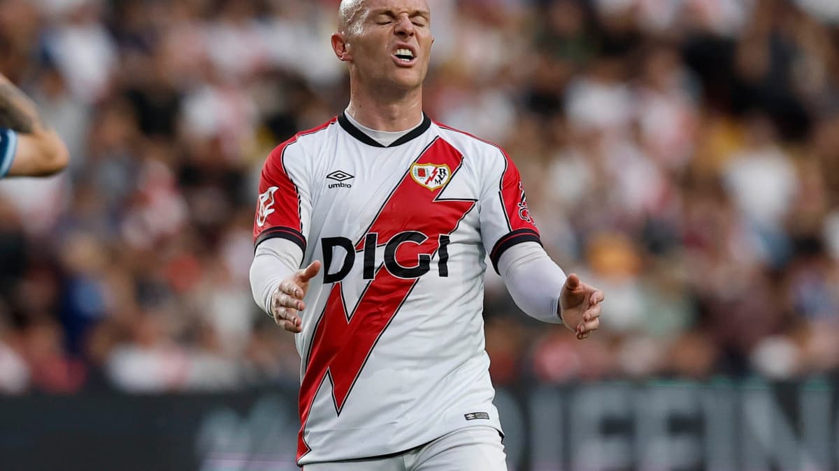 Apelación rechaza los recursos del Rayo por la sanción a Isi