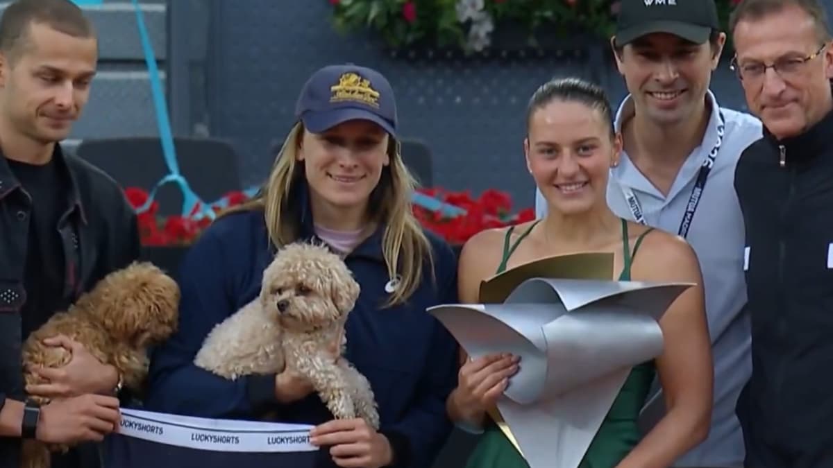 La historia tras los 'calzoncillos de la suerte' que mostró Kostyuk