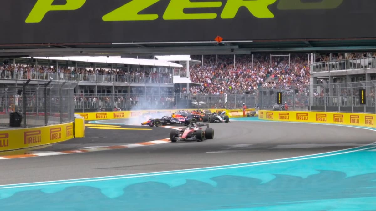 El inicio más loco del año: trompo de Verstappen, un vuelco...