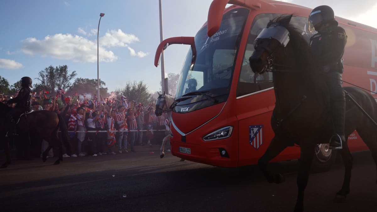 El Atlético pide explicaciones a UEFA y la Policía