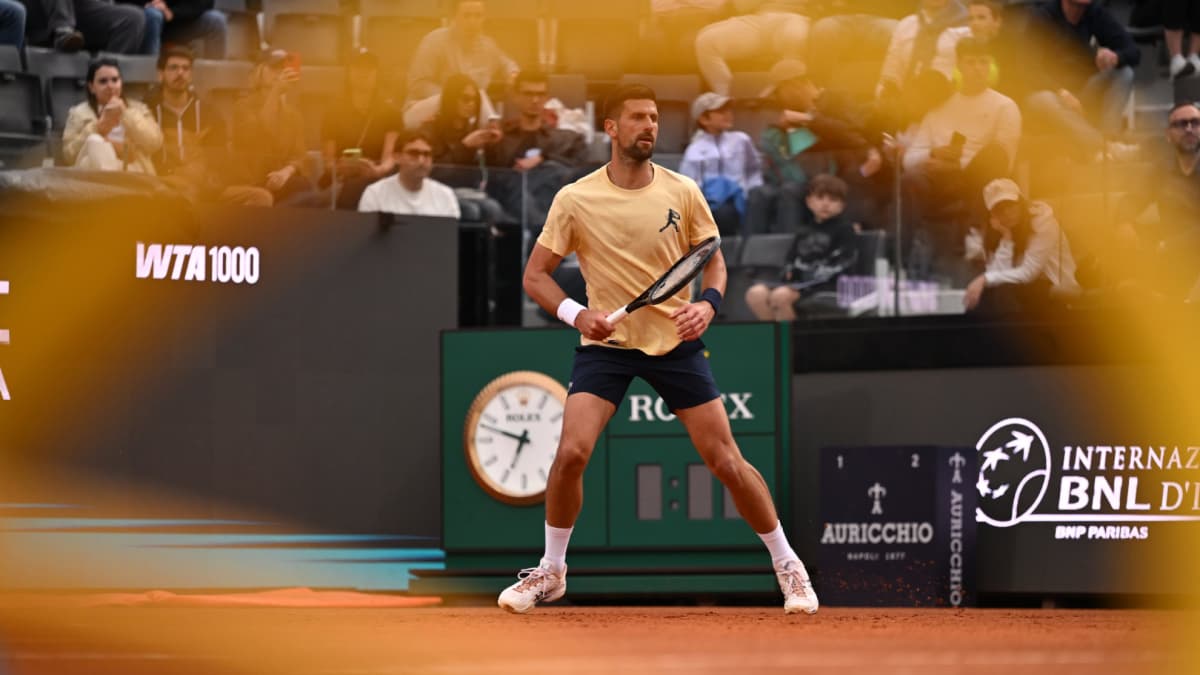 Djokovic se entrena en Roma dos meses después de la lesión en el hombro