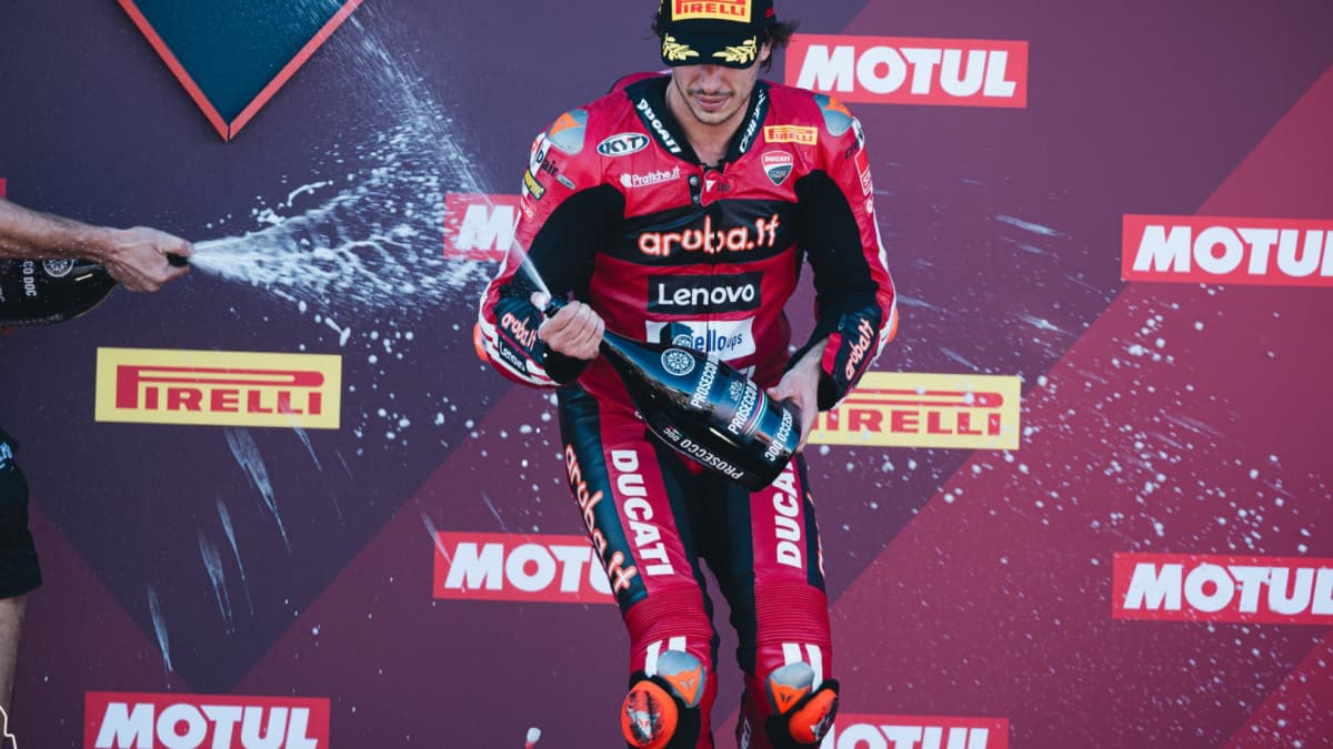 Bulega: 900 km en coche para probar la Ducati de 2027