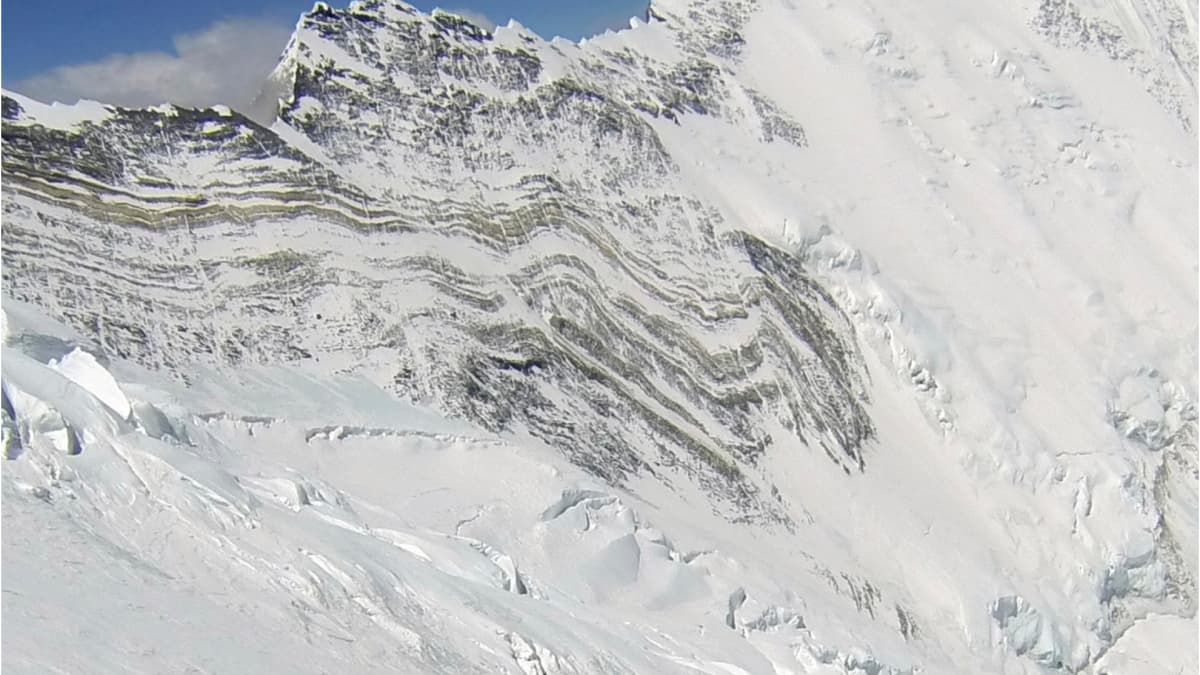 Avalancha en el Everest: colapsa un serac y deja dos alpinistas heridos