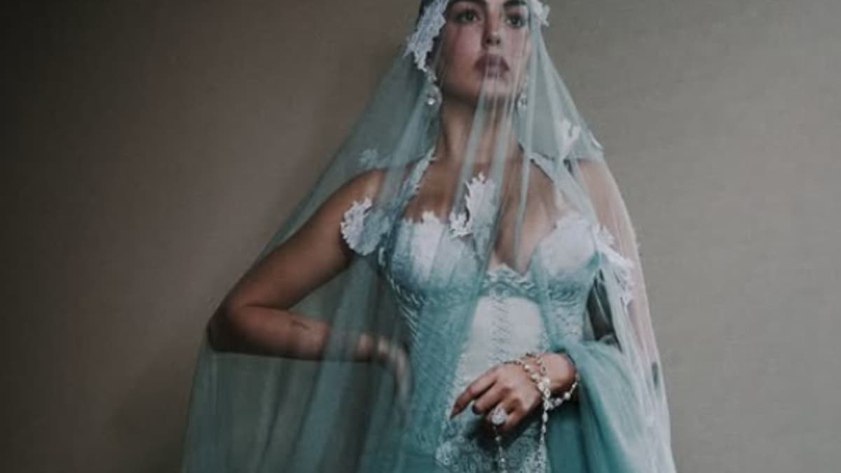 Georgina Rodríguez arrasa en la Met Gala con un rosario de siete millones de euros
