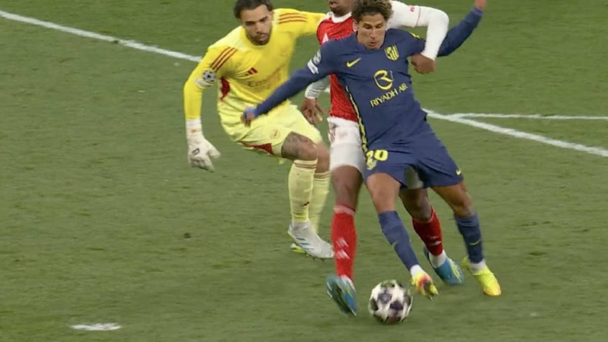 Burrull y el posible penalti a Giuliano: "No lo veo para señalar penalti"