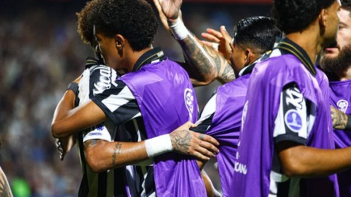 Neymar marca y se abraza al hijo de Robinho, con una cachetada, tras su denuncia por darle un bofetón