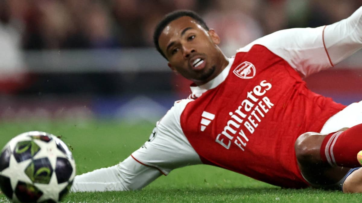 La teatralidad del Arsenal "sacó de quicio" a una leyenda alemana: "Que le de su camiseta al árbitro..."