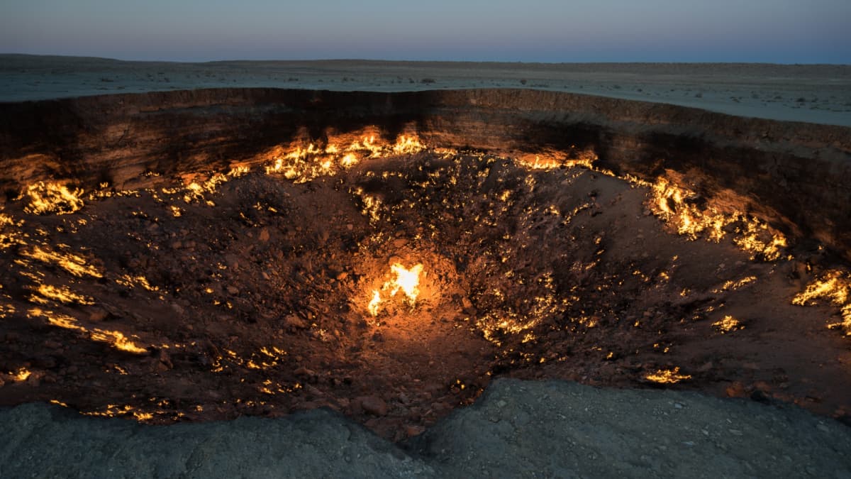 El gigantesco agujero conocido como las 'Puertas del Infierno' lleva 50 años ardiendo y ahora podría apagarse