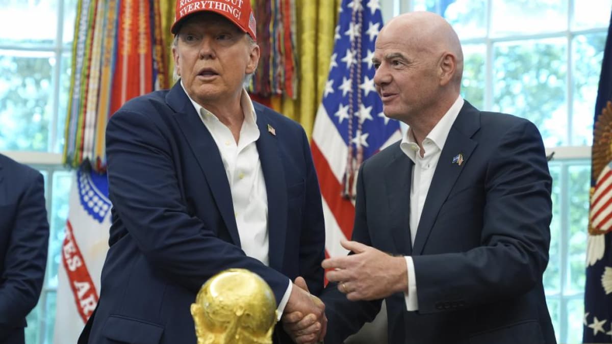 Trump dice que no pagarĂa entradas tan caras, pero alaba el "Ă©xito" comercial del Mundial