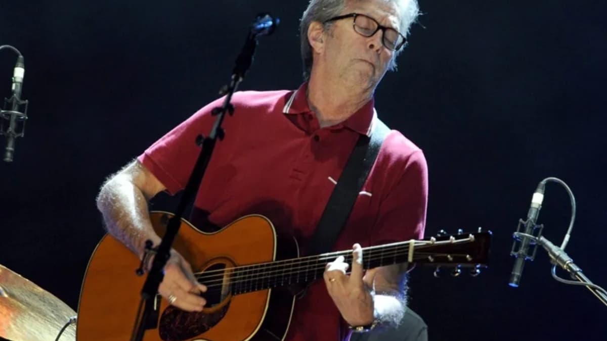 Eric Clapton interrumpe su concierto en Madrid tras ser golpeado