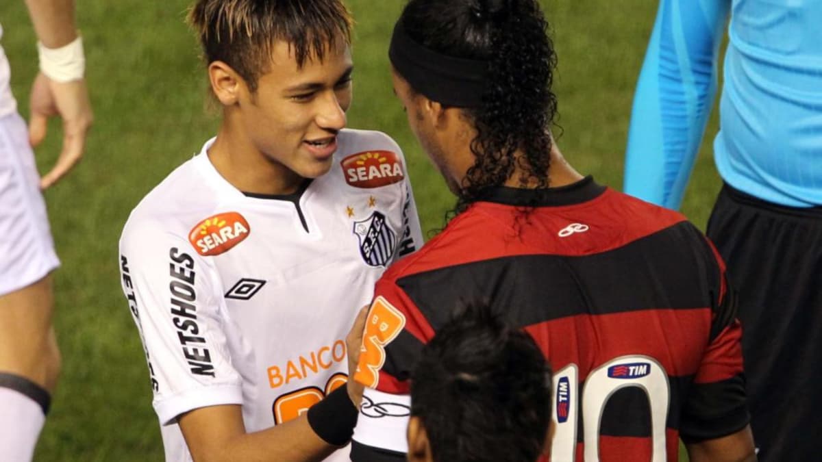 Ronaldinho 'presiona' a Ancelotti con Neymar: "Con todo el respeto... es el mejor de todos"