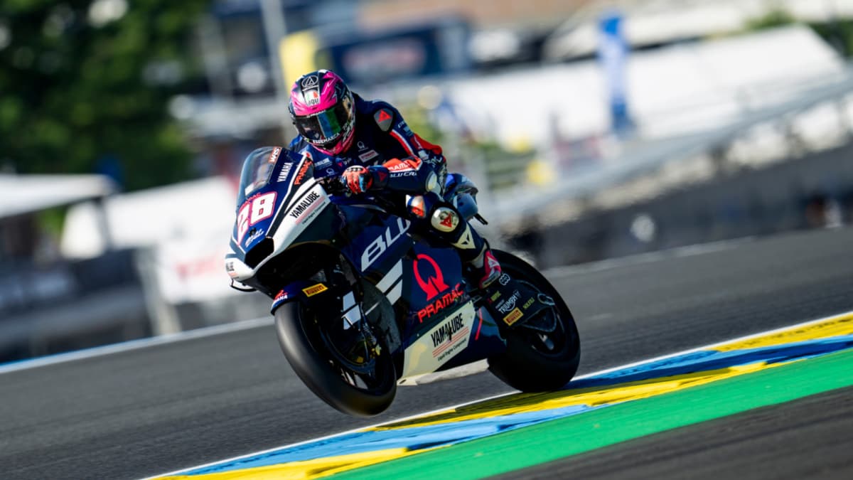 Izan Guevara da un recital en Moto2 en el triplete español