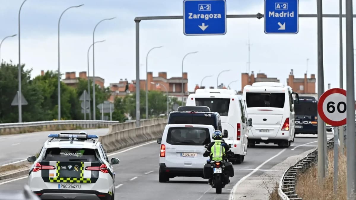 Los 14 españoles del crucero afectado por un brote de hantavirus llegan a Madrid para iniciar la cuarentena