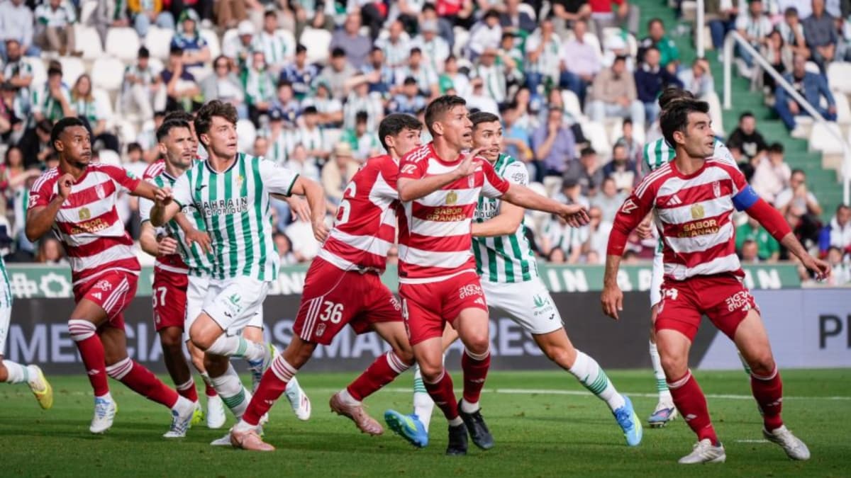 El CĂłrdoba gana hasta con diez
